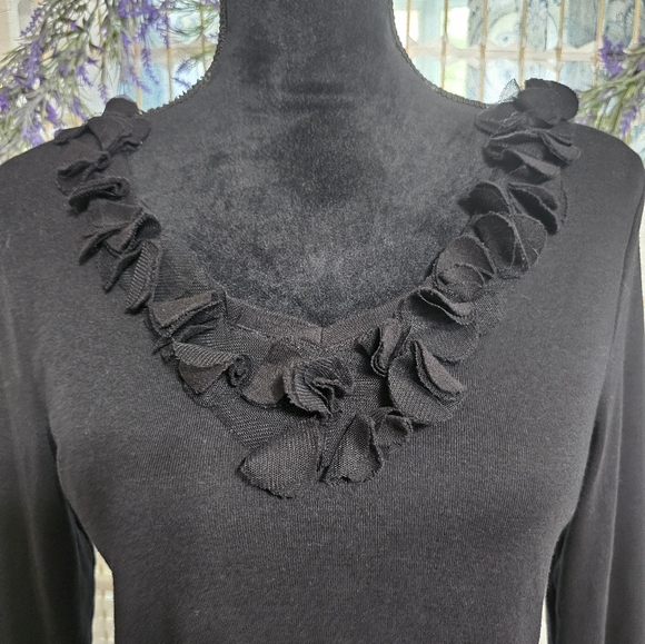 🧨 Talbots Black Ruffled V-Neckline 3/4 Length Sleeve Pullover Tee - Picture 3 of 6
